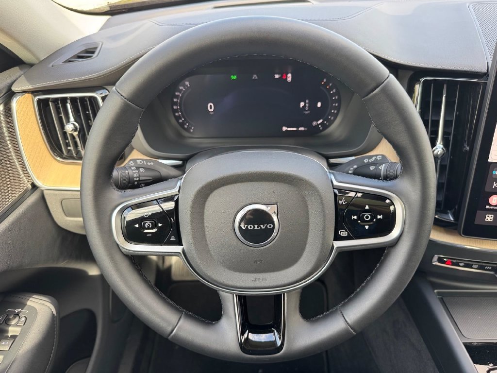 Certified 2026 Volvo XC60 B5 Ultra AWD/4WD image 11
