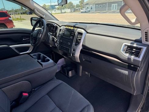 Used 2017 Nissan Titan SV RWD image 19