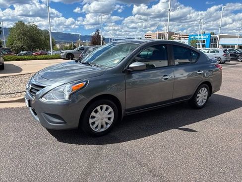 Used 2016 Nissan Versa SV FWD image 3