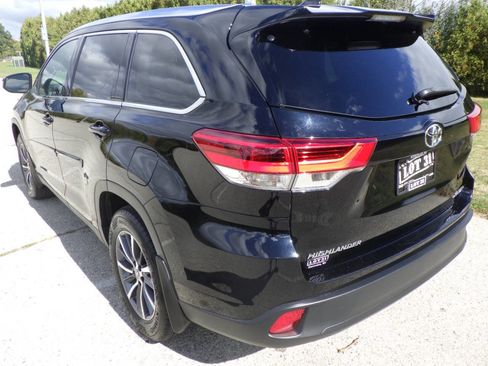 Used 2019 Toyota Highlander XLE image 4
