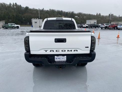 Used 2023 Toyota Tacoma TRD Off-Road image 7
