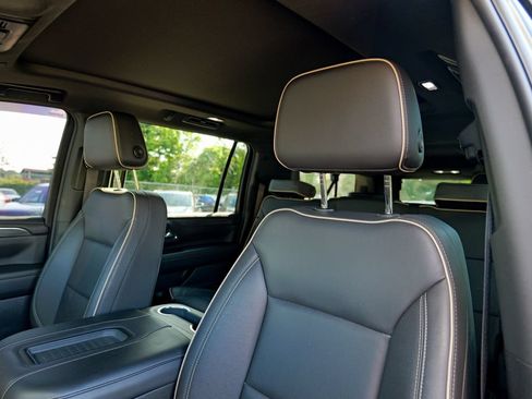 Used 2024 GMC Yukon XL SLT w/ SLT Premium Package AWD/4WD image 24