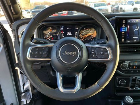 Used 2024 Jeep Wrangler Unlimited Sahara AWD/4WD image 13