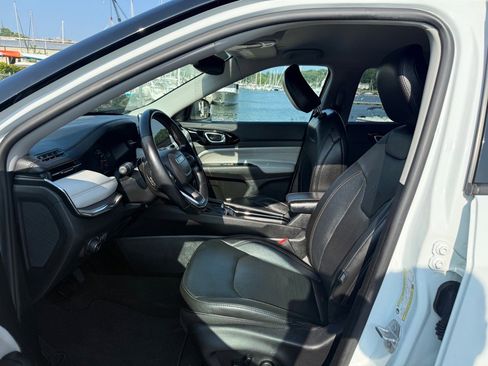 Certified 2022 Jeep Compass Limited image 9