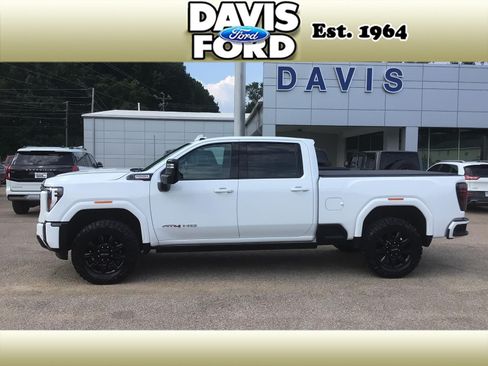 Used 2024 GMC Sierra 3500 AT4 w/ AT4 Preferred Package AWD/4WD image 4