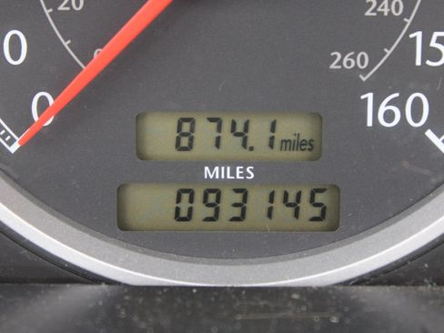 Used 2005 Chrysler Crossfire Limited RWD image 19
