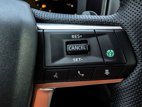 New 2025 Mitsubishi Outlander SE image 28