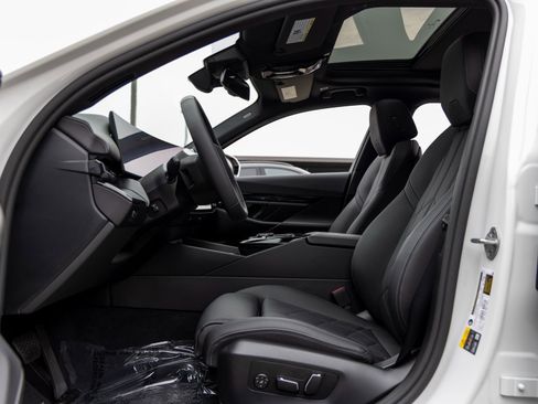 Used 2025 BMW i5 xDrive40 w/ Premium Package image 27