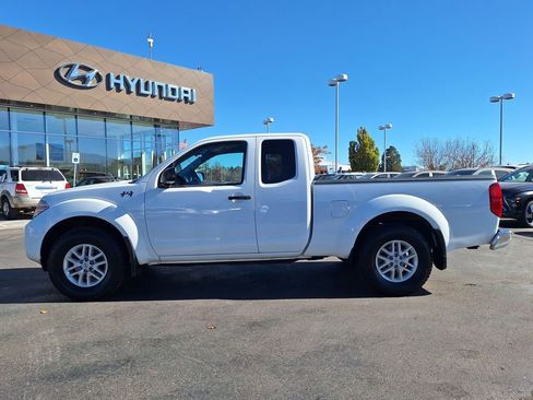 Used 2021 Nissan Frontier SV w/ SV Utility Package image 6