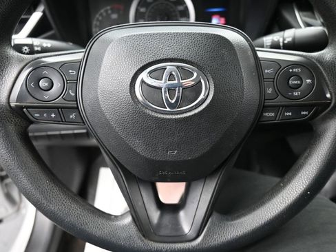 Used 2020 Toyota Corolla LE image 16