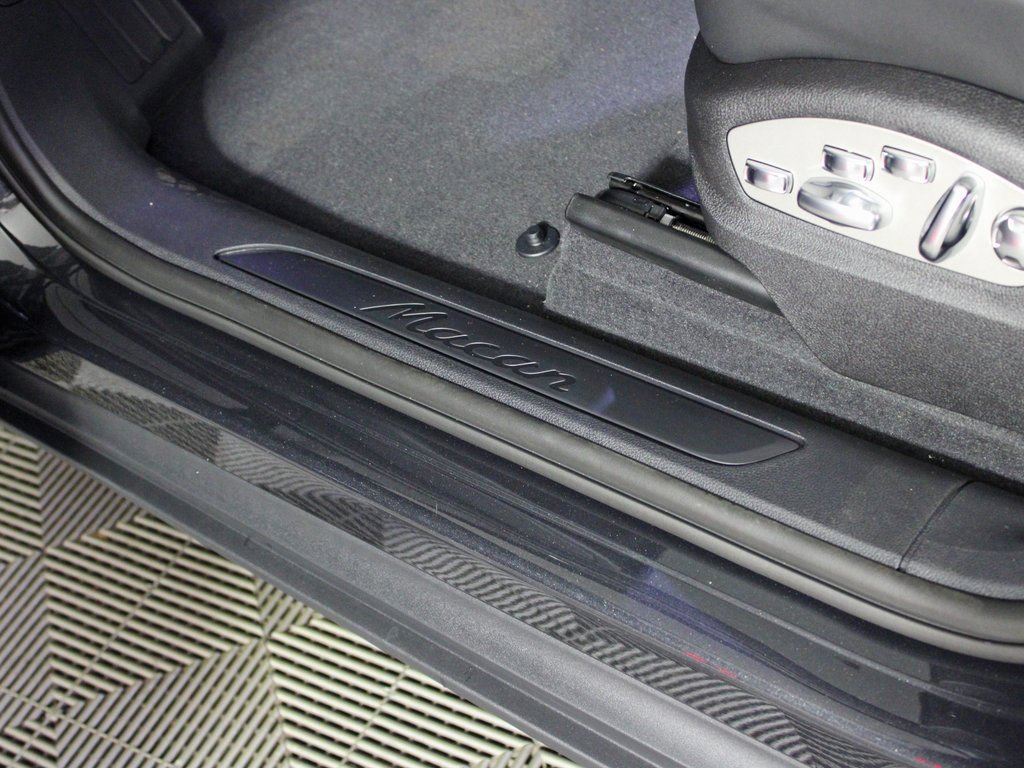 Certified 2026 Porsche Macan AWD/4WD image 18