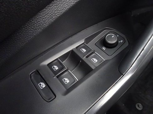 Used 2022 Volkswagen Jetta SE image 27