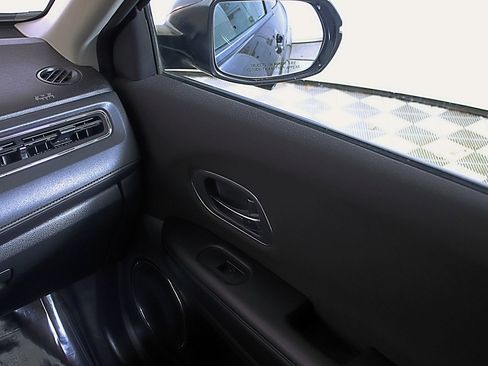 Used 2018 Honda HR-V EX image 18