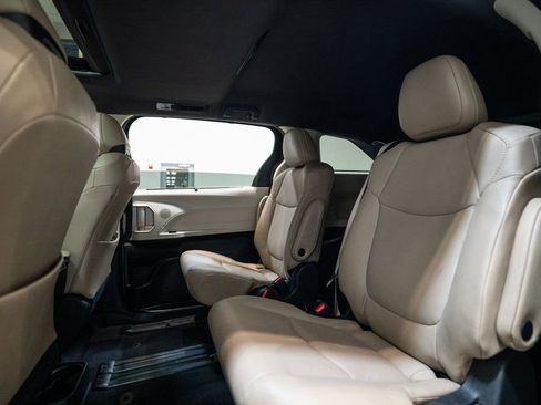 Used 2024 Toyota Sienna XLE image 36