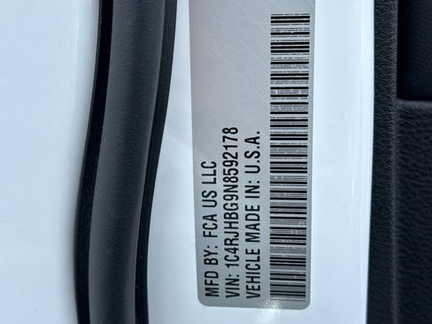 Used 2022 Jeep Grand Cherokee Limited image 53