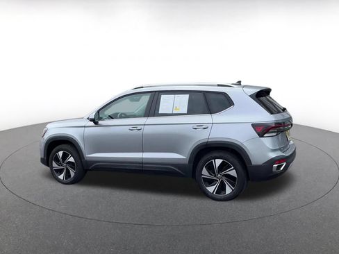 Used 2026 Volkswagen Taos SE AWD/4WD image 10