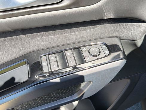 New 2026 Nissan Pathfinder SL FWD image 32