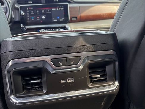 Used 2024 GMC Sierra 3500 Denali Ultimate AWD/4WD image 19