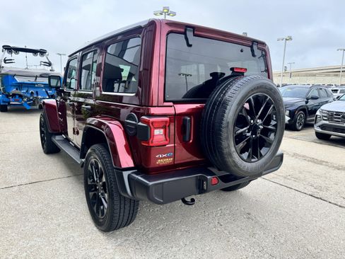 Used 2021 Jeep Wrangler Unlimited Sahara w/ Cold Weather Group AWD/4WD image 4