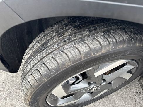 Used 2025 Hyundai Venue SEL image 27