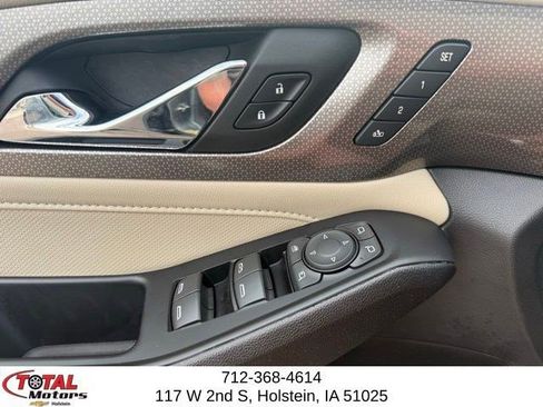 Used 2023 Chevrolet Traverse Premier w/ LPO, Floor Liner Package AWD/4WD image 21