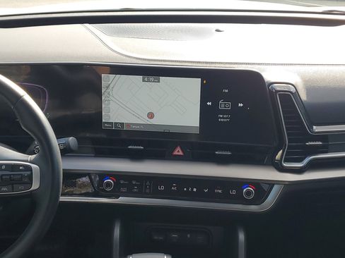 Used 2024 Kia Sportage EX image 17