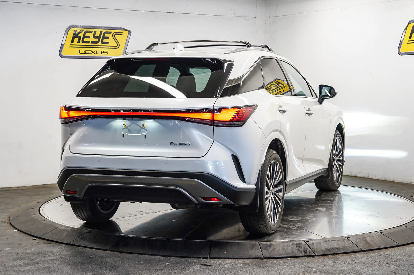 Used 2025 Lexus RX 350 Premium Plus FWD image 4