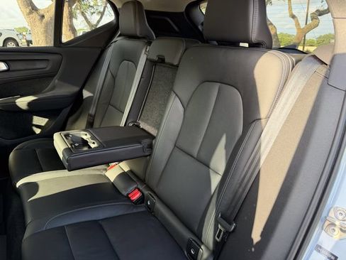 Used 2024 Volvo XC40 B5 Plus w/ Protection Package Premier AWD/4WD image 18