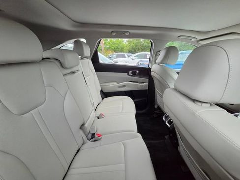 Used 2023 Kia Sorento S w/ Panoramic Sunroof Package FWD image 10