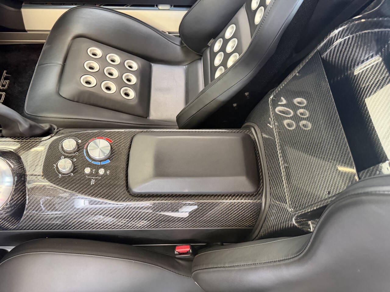Used 2006 Ford GT RWD image 40