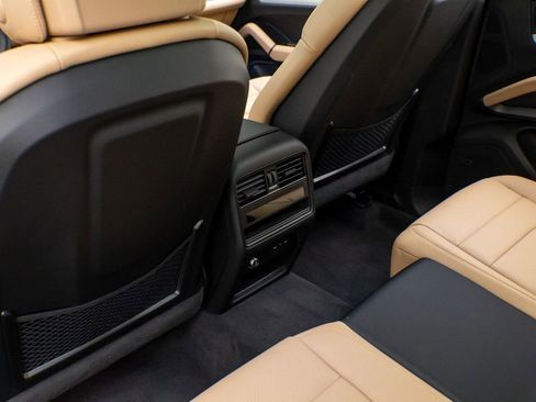 Used 2025 Porsche Cayenne image 17