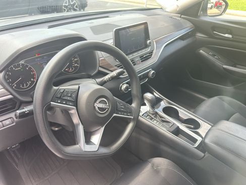 Used 2024 Nissan Altima 2.5 SV FWD image 26