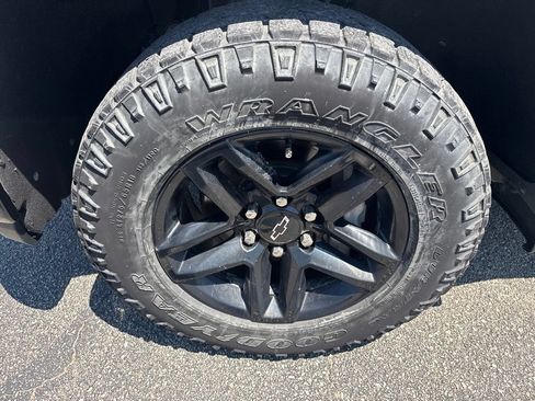 Used 2020 Chevrolet Silverado 1500 LT Trail Boss AWD/4WD image 17