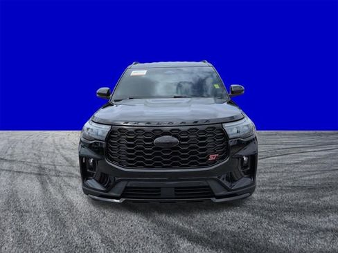 Certified 2025 Ford Explorer ST RWD image 9