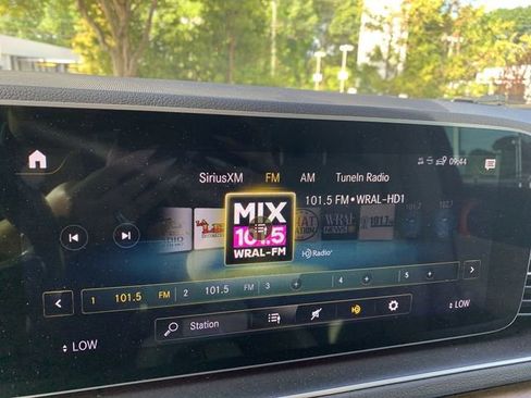 Used 2021 Mercedes-Benz GLE 450 4MATIC w/ AMG Line Exterior image 24