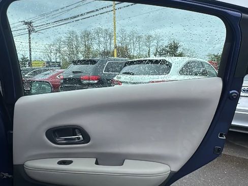 Used 2016 Honda HR-V LX image 18