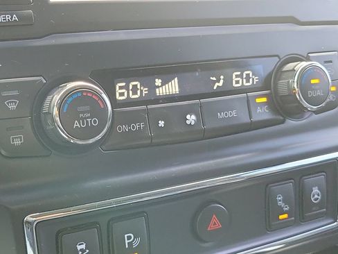 Used 2017 Nissan Titan PRO-4X w/ Pro-4x Convenience Package AWD/4WD image 34