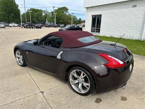 Used 2010 Nissan 370Z Touring w/ Sport Pkg RWD image 18
