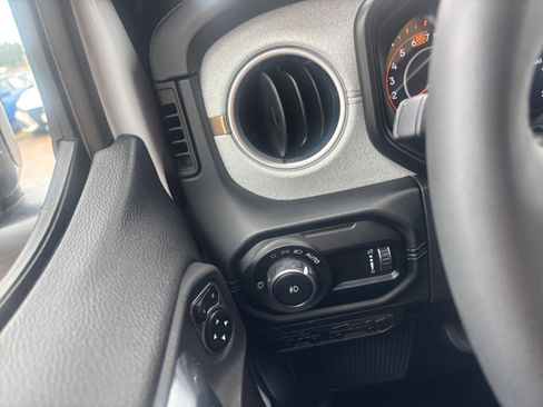 Used 2025 Jeep Wrangler Unlimited Sahara AWD/4WD image 33