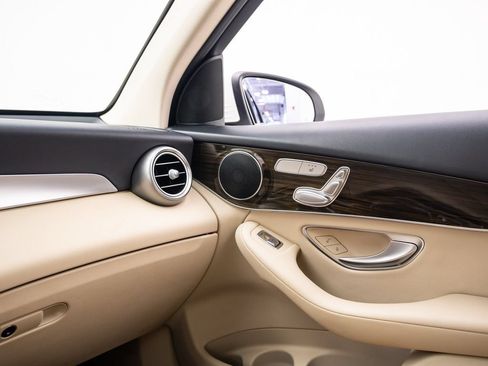 Used 2019 Mercedes-Benz GLC 300 4MATIC image 28