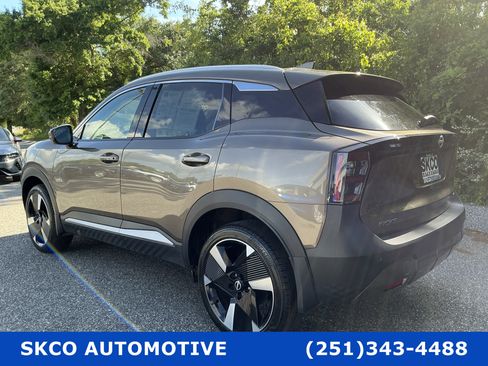 Used 2025 Nissan Kicks SR image 3