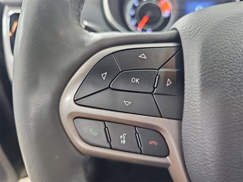 Used 2022 Jeep Cherokee Limited image 23