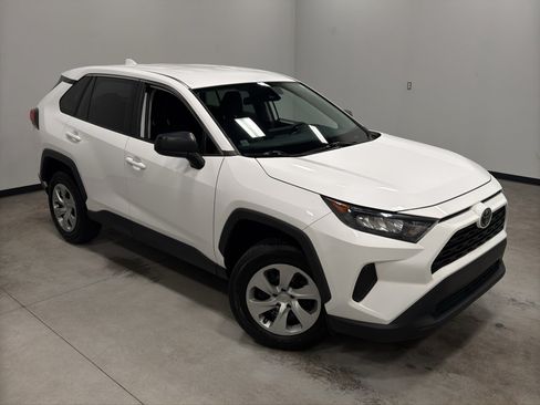 Used 2022 Toyota RAV4 LE image 29