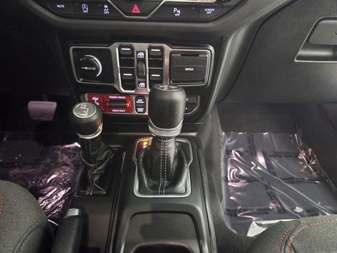 Certified 2025 Jeep Wrangler Unlimited Rubicon image 18