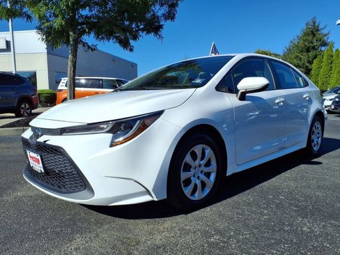 Used 2020 Toyota Corolla LE image 3