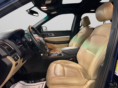 Used 2016 Ford Explorer XLT w/ Equipment Group 202A image 15