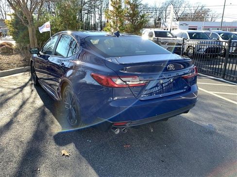 Used 2025 Toyota Camry SE image 6