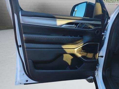 Used 2024 Jeep Wagoneer Series II image 20