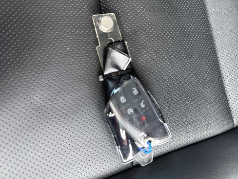 Used 2024 Chevrolet Traverse RS image 38