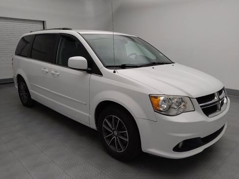 Used 2017 Dodge Grand Caravan SXT FWD image 11